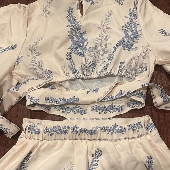 SHEIN Cream and Blue Floral Dress - Picture 10 of 10